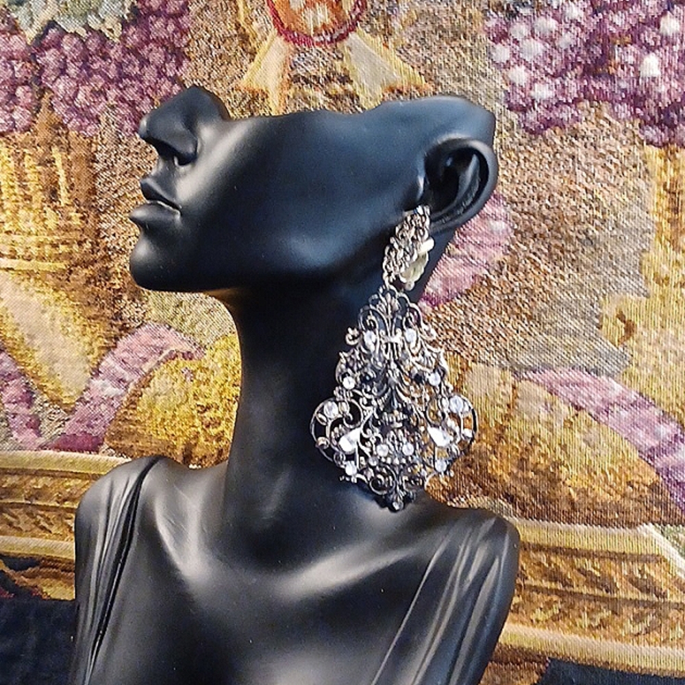Women's earrings
